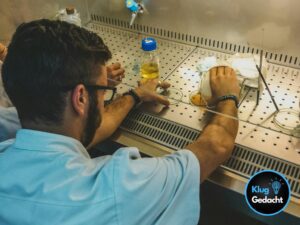 Read more about the article CRISPR: Revolution in der Genbearbeitung und ihre ethischen Fragen